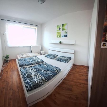 Apartman S Terasou Ошчадница Екстериор снимка