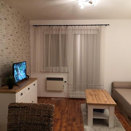 Apartman S Terasou Ошчадница Екстериор снимка