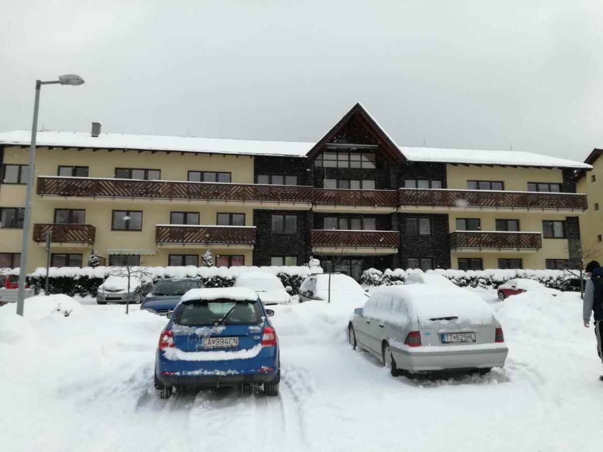 Apartman S Terasou Ошчадница Екстериор снимка